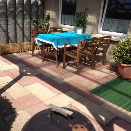 Cozy Bungalow In With Terrace Casa vacanze